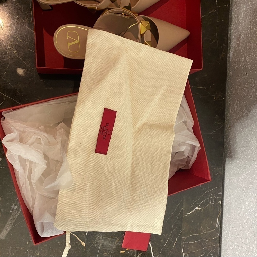 Valentino Garavani Leather Oversized Rockstud Mules 65 nude/blush color - Picture 9 of 15